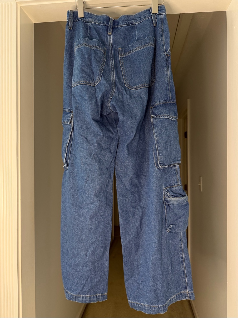 Women’s Wide-Leg Cargo Jeans in Blue - Picture 2 of 4
